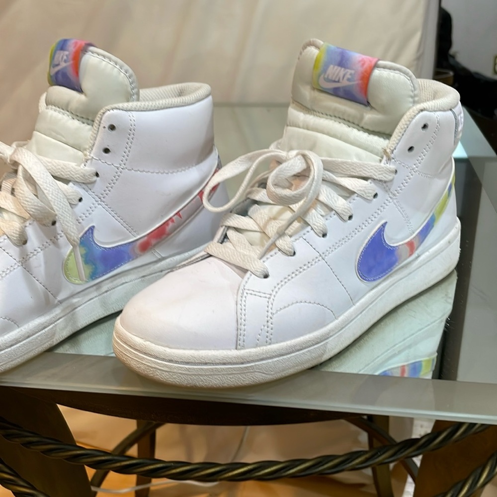 Nike tye die Sneakers Woman’s 7
